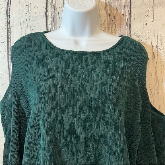 H&M Women's forest green bell Sleeve cold shoulder long sleeve blouse size med - Picture 5 of 13